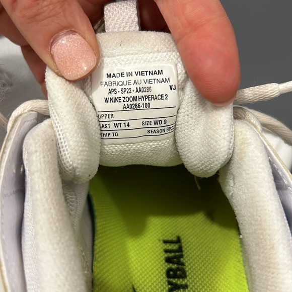 Women’s Nike Volleyball Shoes Size 9 - Picture 3 of 3